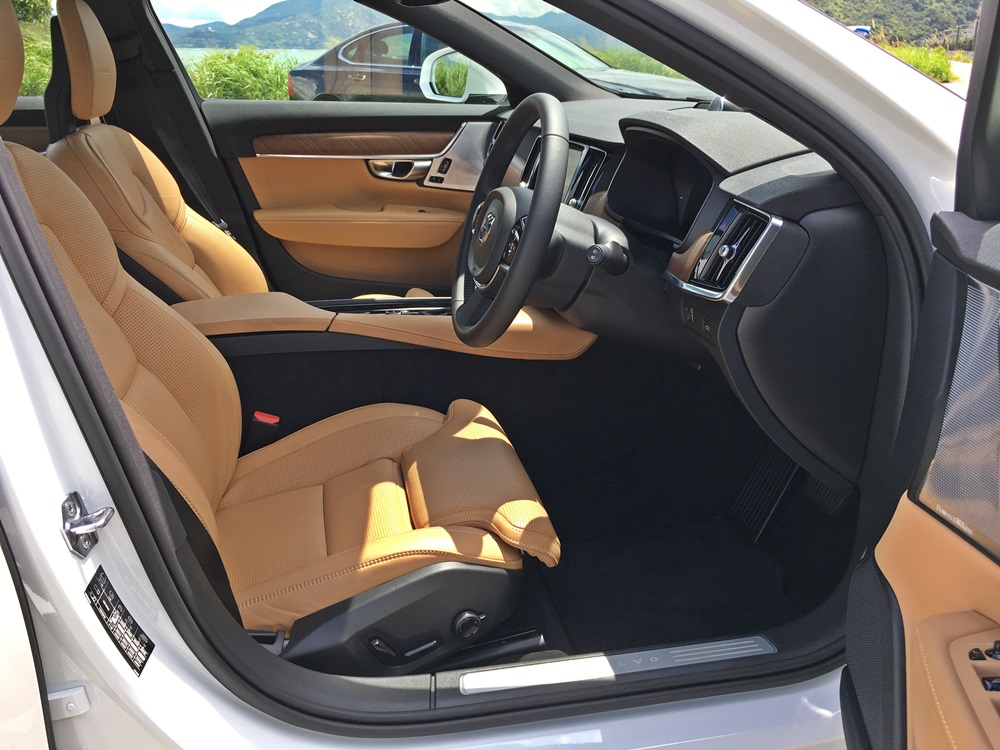 一動一靜 2017 Volvo V90 & S90