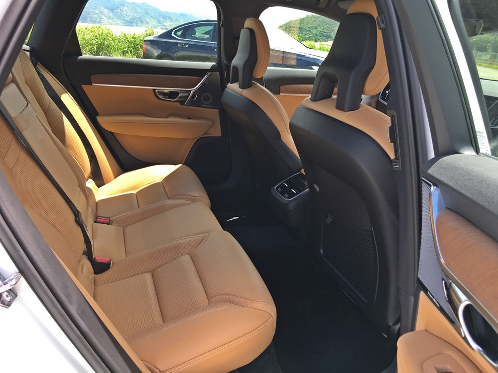 一動一靜 2017 Volvo V90 & S90