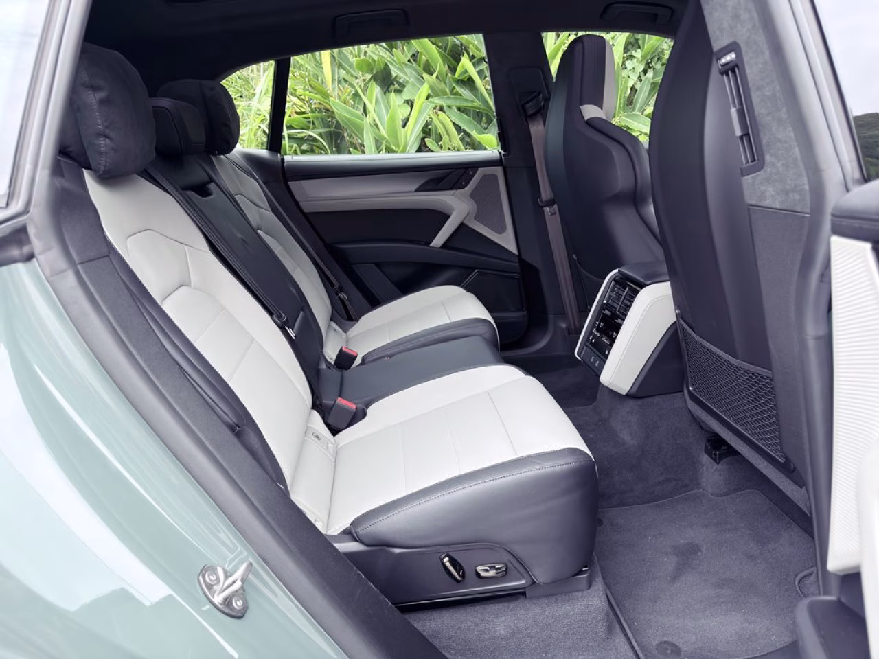 不動如山 掠如火 Porsche Cayenne Turbo Electric