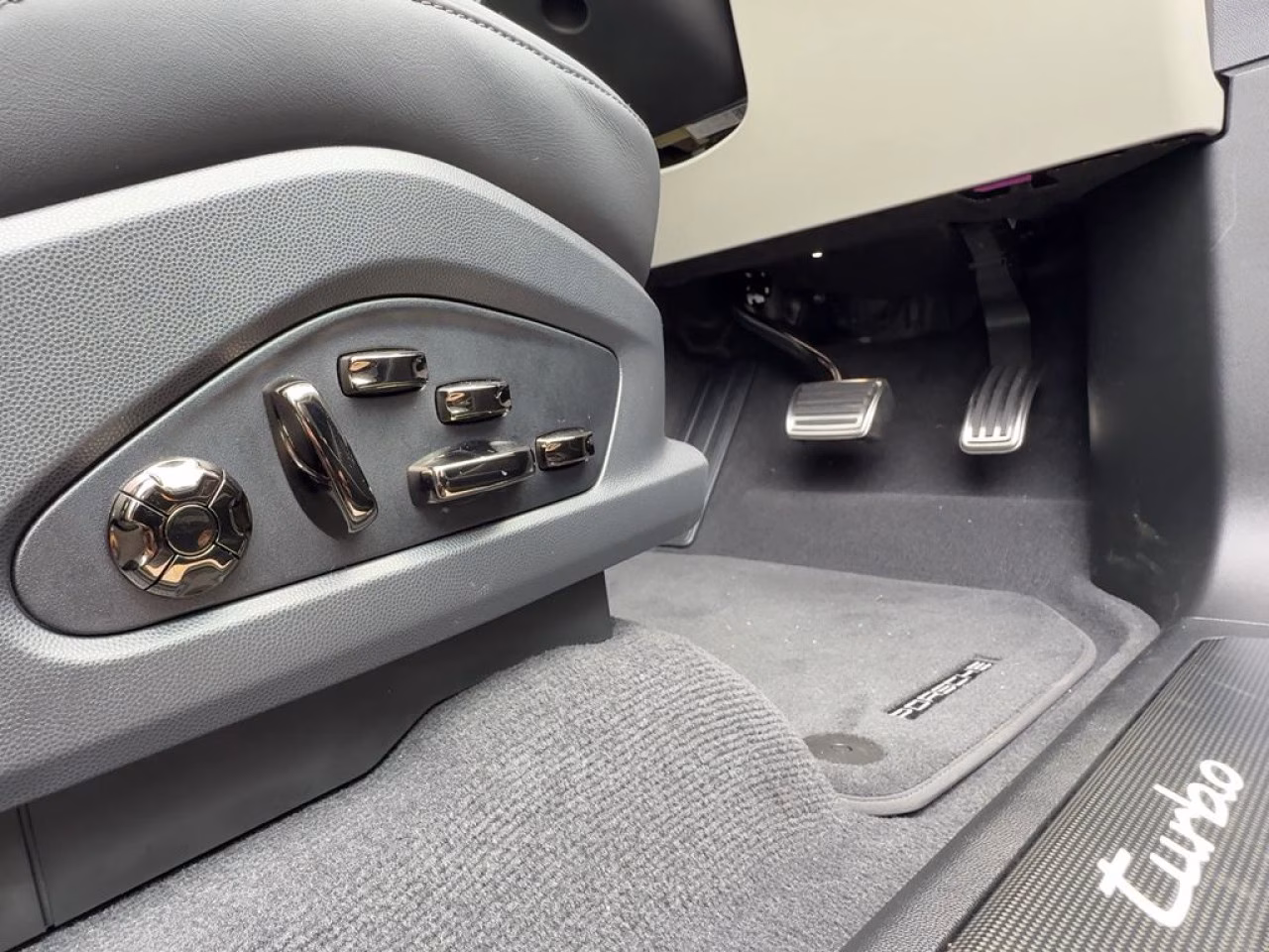 不動如山 掠如火 Porsche Cayenne Turbo Electric