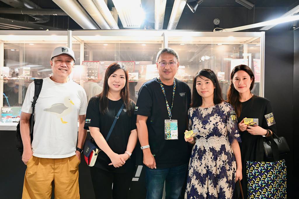 <strong>今年Mini GT聯乖林寶堅尼香港，推出專為香港而設計製造的1/64模型車。圖右方兩位林寶堅尼香港市場部要員亦到場參觀致賀。</strong>
