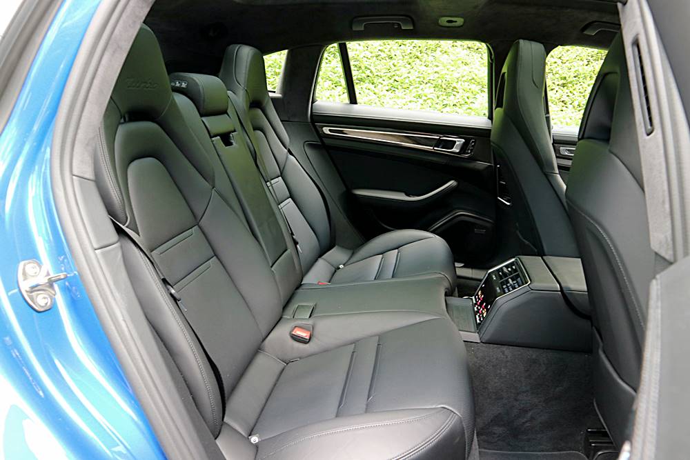 使唔使型到咁 Porsche Panamera Turbo Sport Turismo