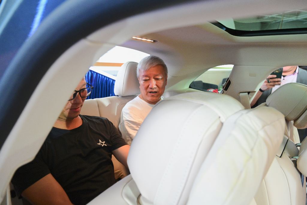 全新平治 EQS SUV 正式在香港推出