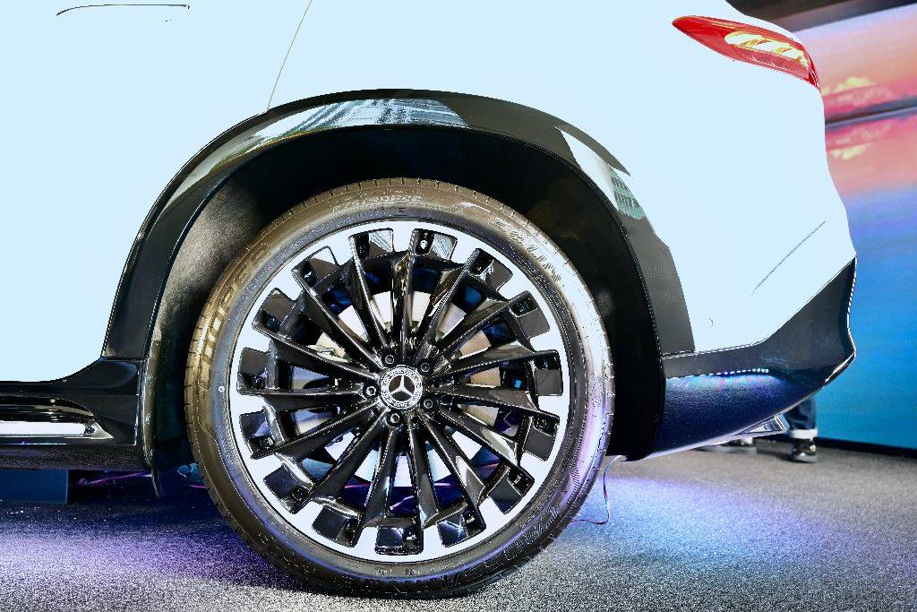 全新平治 EQS SUV 正式在香港推出