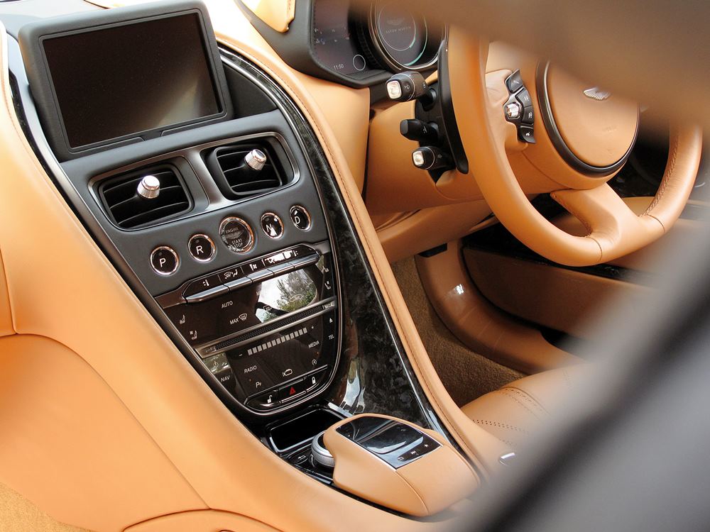 冰點冷酷 Aston Martin DB11