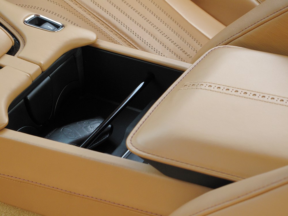 冰點冷酷 Aston Martin DB11