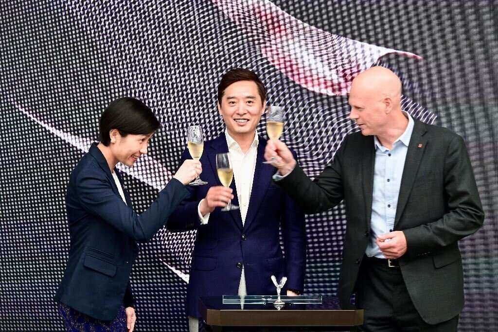 勞斯萊斯汽車(香港)總經理 Janice Lai (圖左)，勞斯萊斯汽車大中華區總經理Leon Li (圖中)，森那美汽車集團董事總經理Andrew Basham(圖左)。