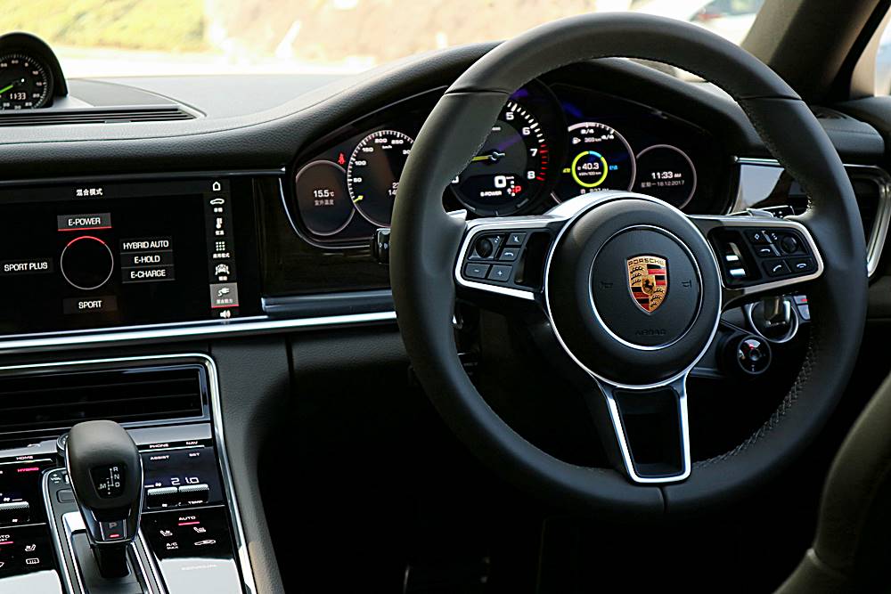 唔想落車 Porsche Panamera 4 e-hybrid Executive