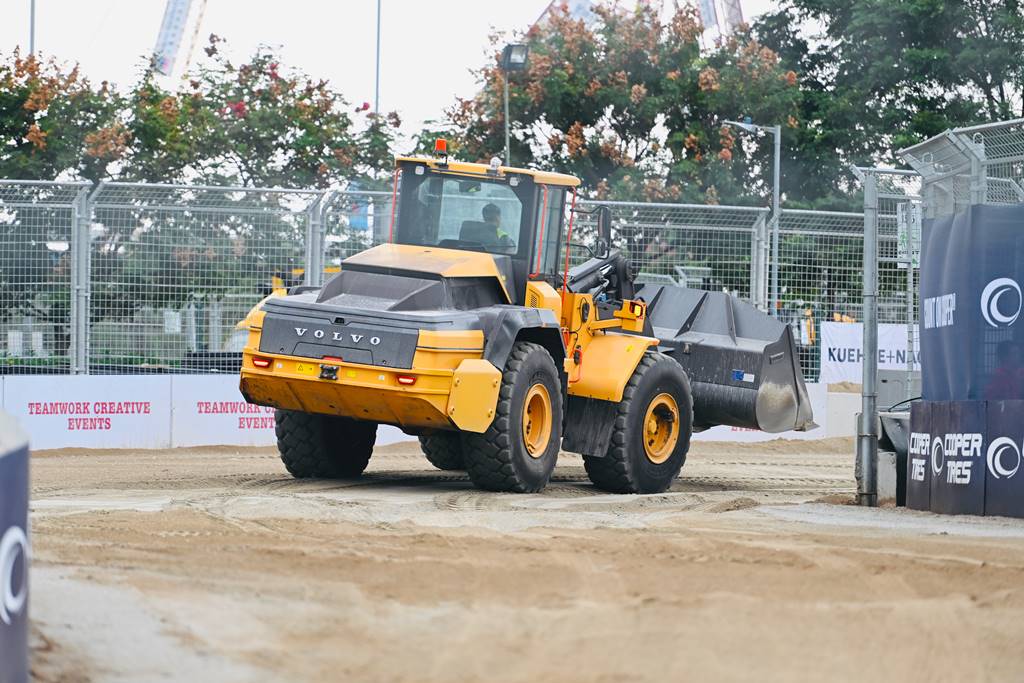 在亞洲金融中心逐電追風