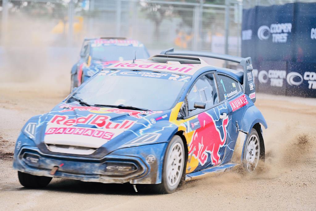 在亞洲金融中心逐電追風