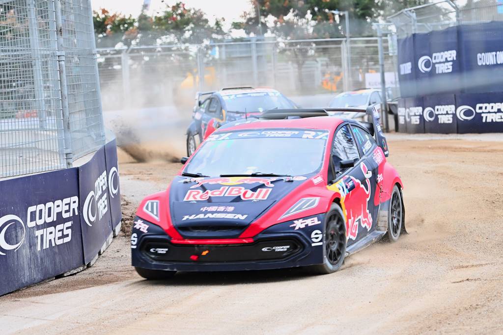 在亞洲金融中心逐電追風