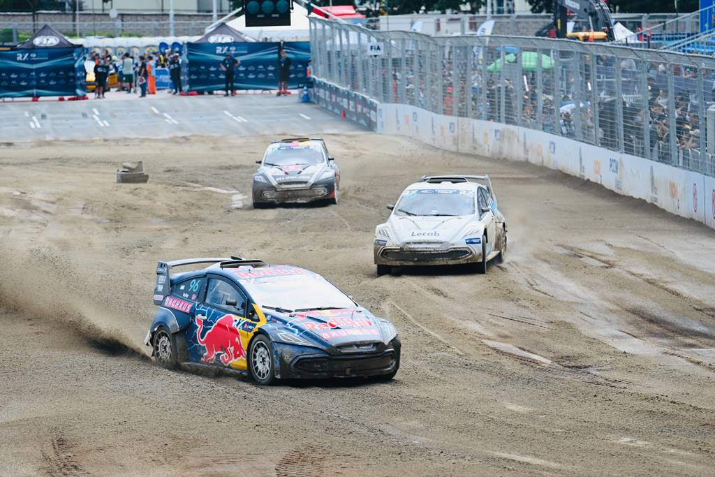 在亞洲金融中心逐電追風