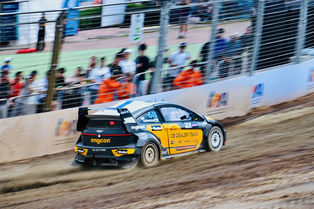 在亞洲金融中心逐電追風