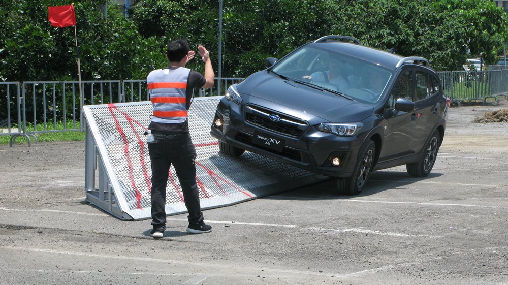 城市四驅小子 Subaru XV