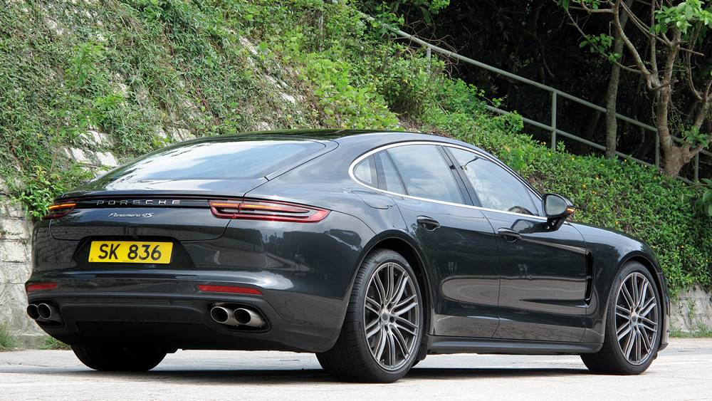 堅跑得 Porsche Panamera 4S