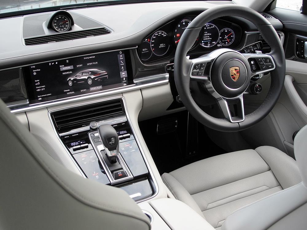 堅跑得 Porsche Panamera 4S