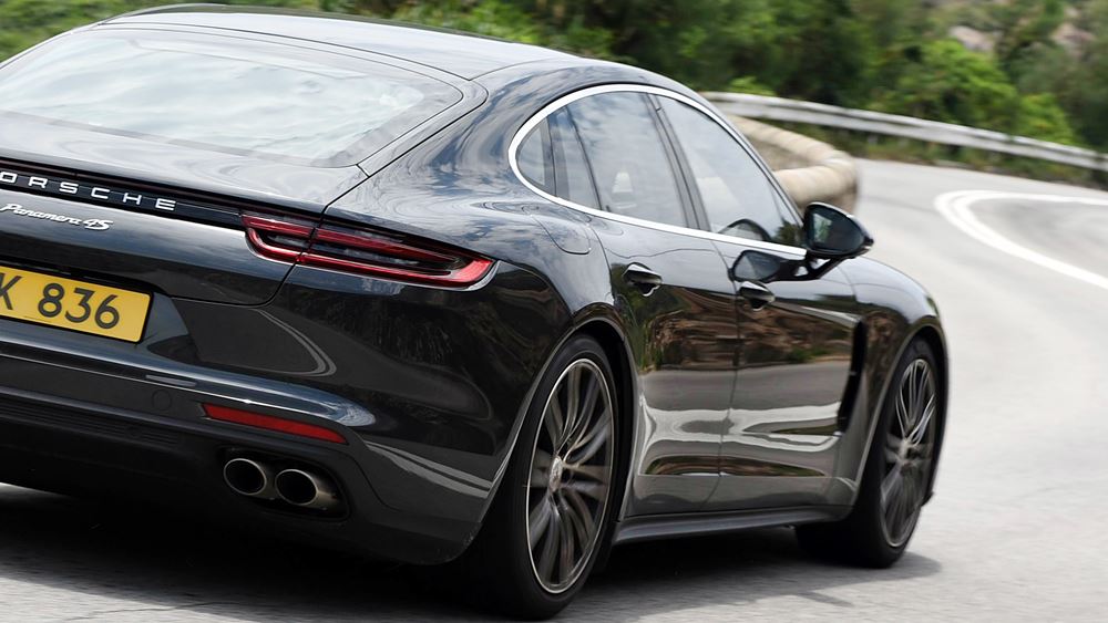 堅跑得 Porsche Panamera 4S