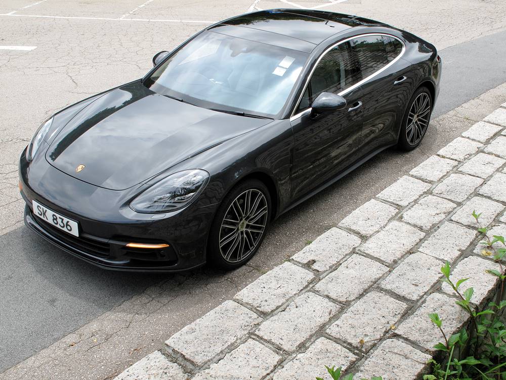 堅跑得 Porsche Panamera 4S