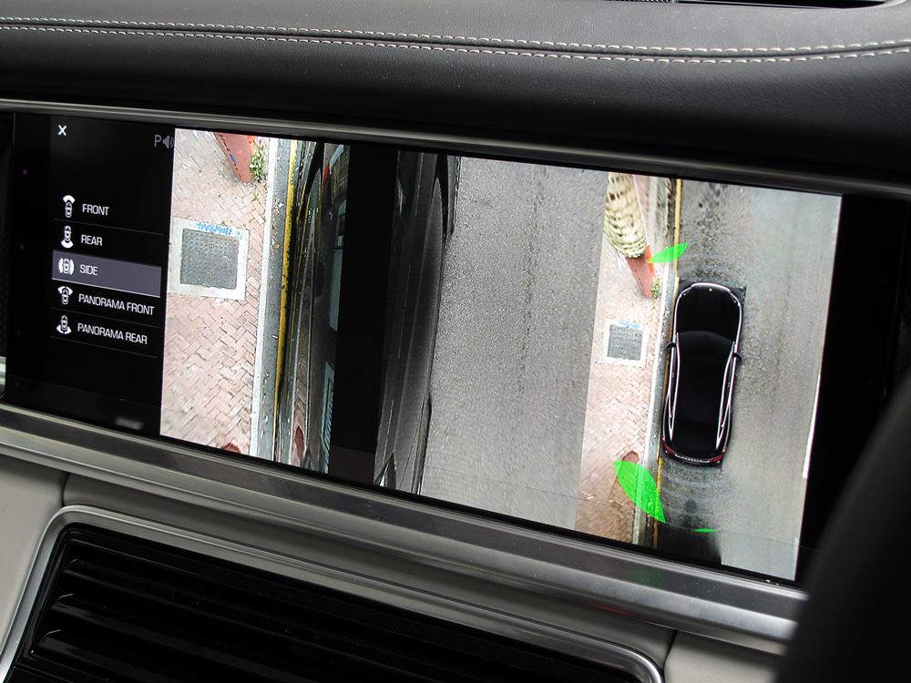 堅跑得 Porsche Panamera 4S