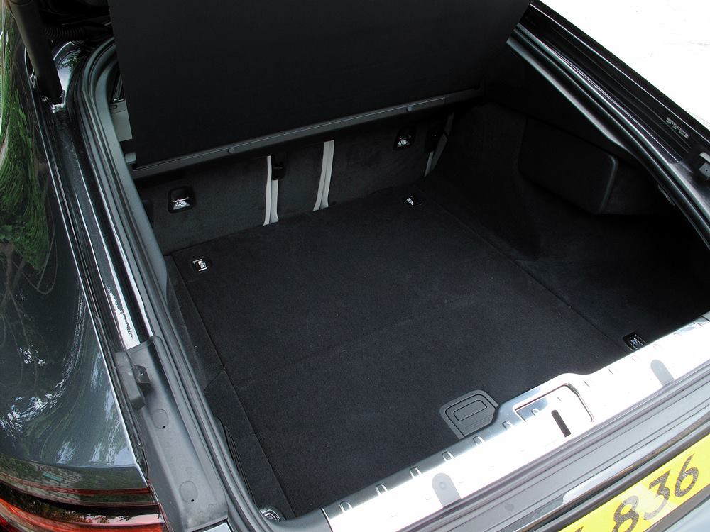 堅跑得 Porsche Panamera 4S