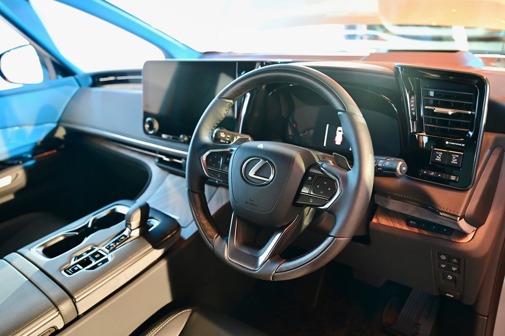 大師級工匠製作 Lexus LM