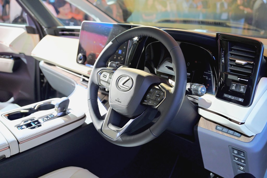 大師級工匠製作 Lexus LM