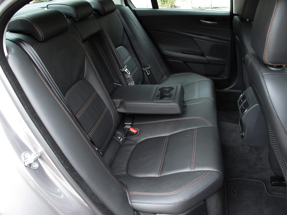 大貓騎乘記 Jaguar XE Prestige