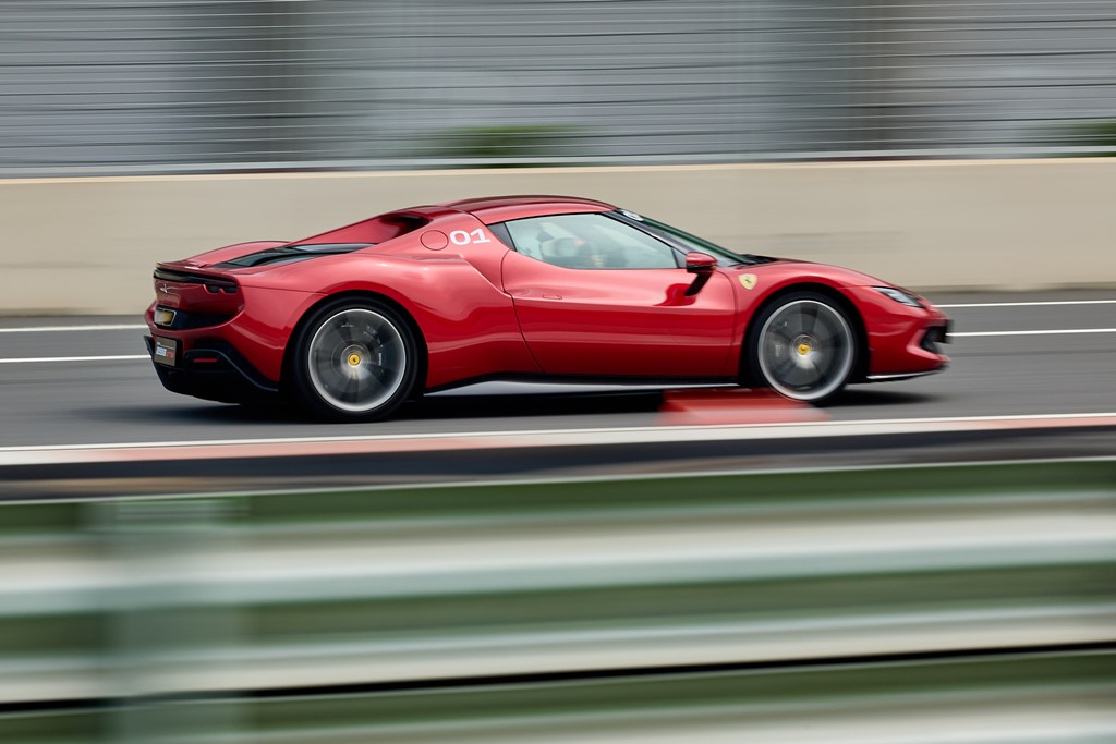 天津V1賽道激試法拉利296 GTB及GTS