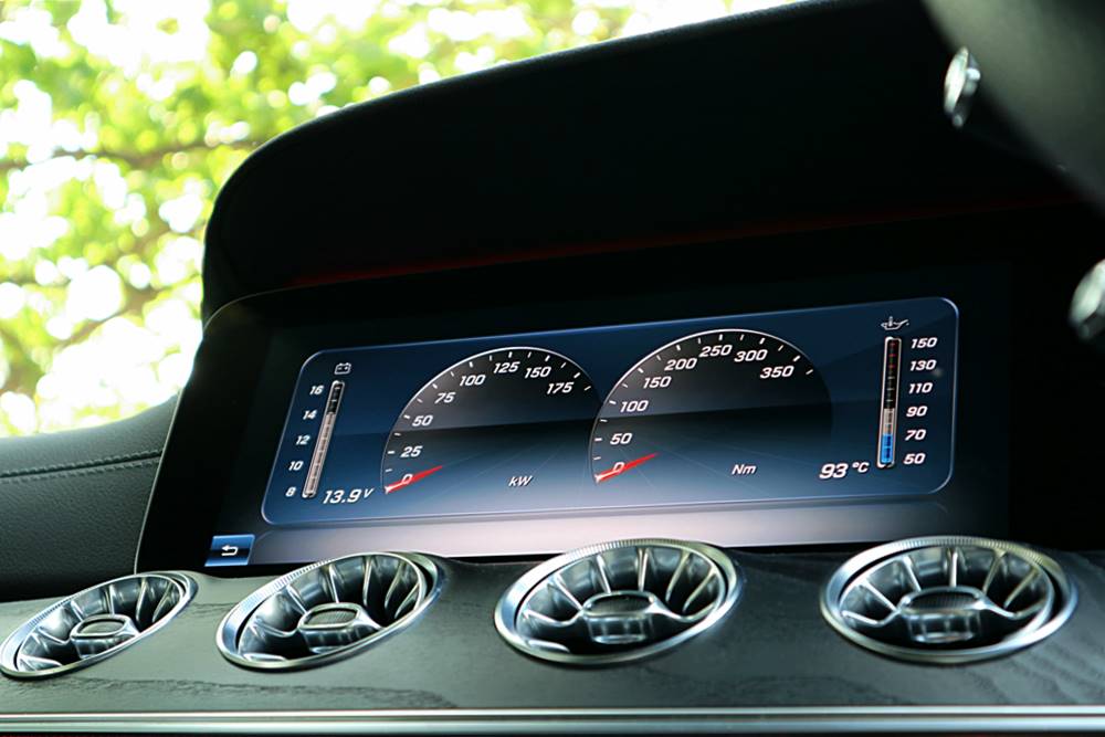 好玩啲 Mercedes-Benz E 300 Coupé