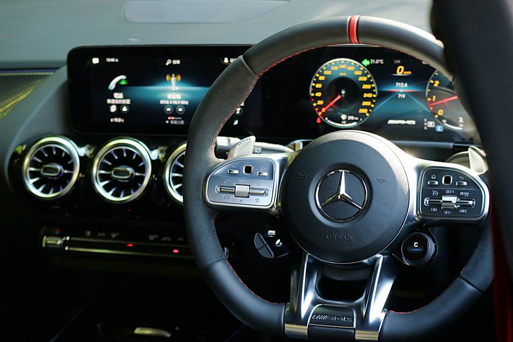 小小辣 Mercedes-AMG GLA 35 4MATIC