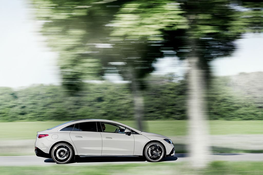 平治EQE硬撼Model S