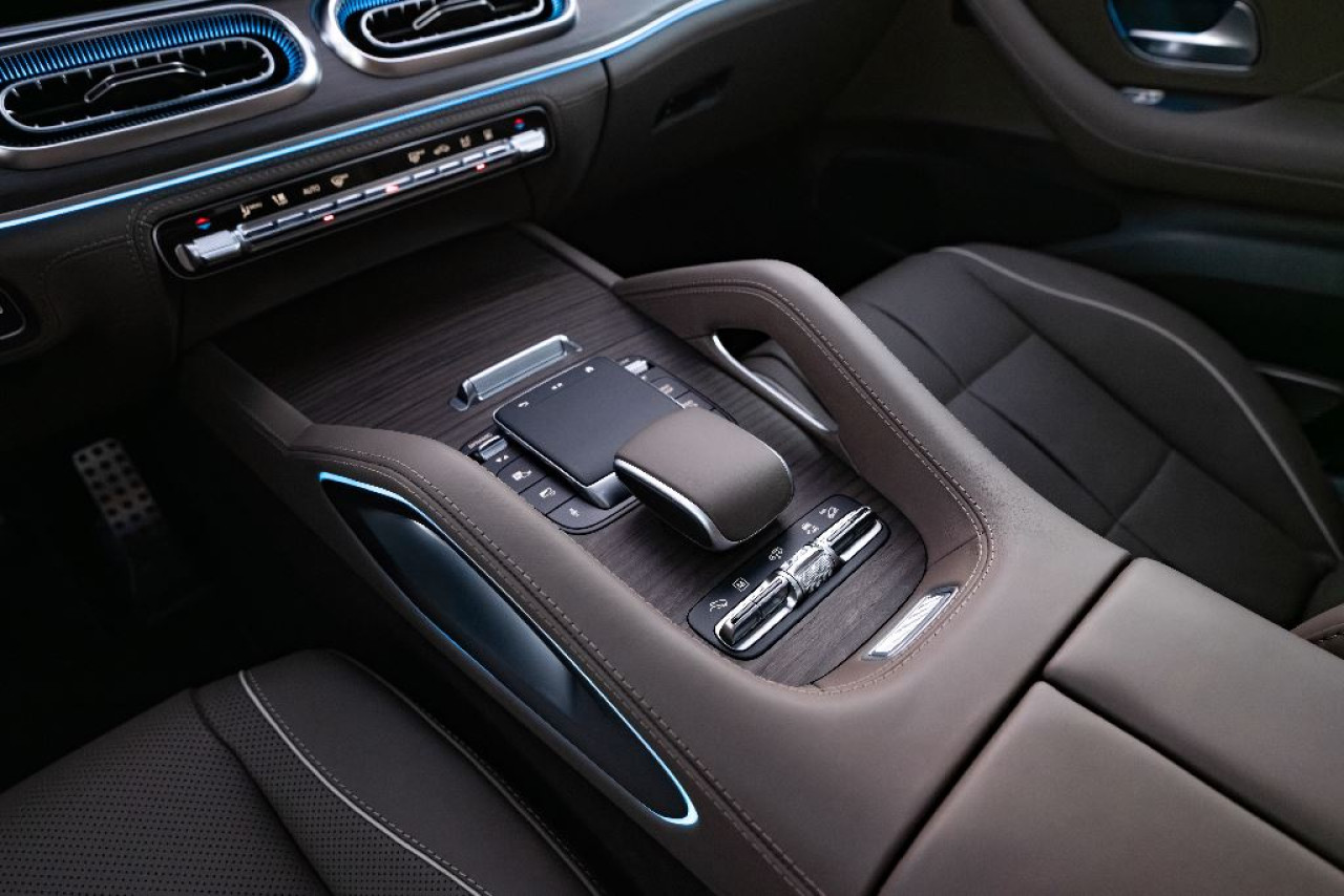 平治GLS SUV小改款全面升級