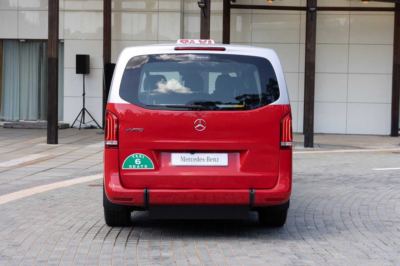 平治eVito Taxi - 香港首款電動輪椅的士