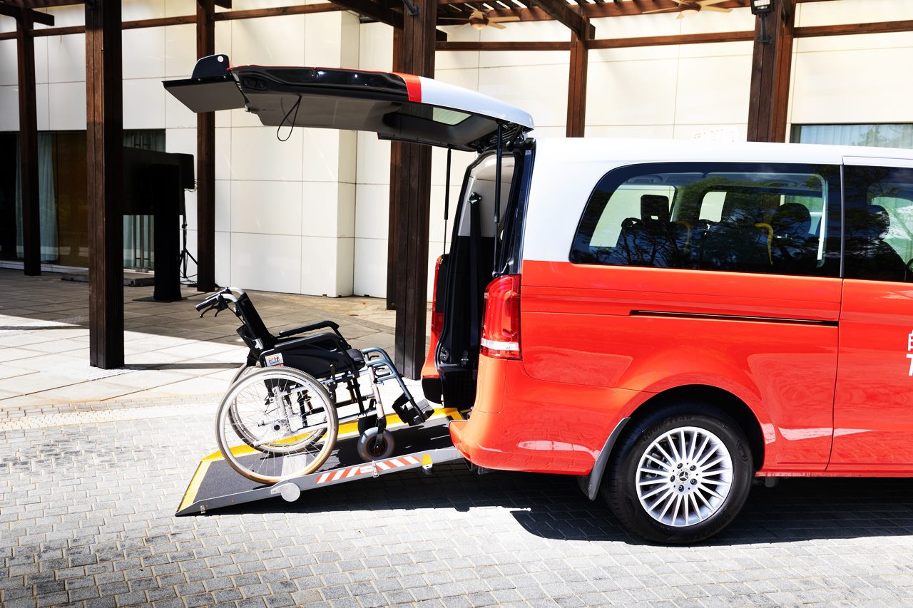 平治eVito Taxi - 香港首款電動輪椅的士