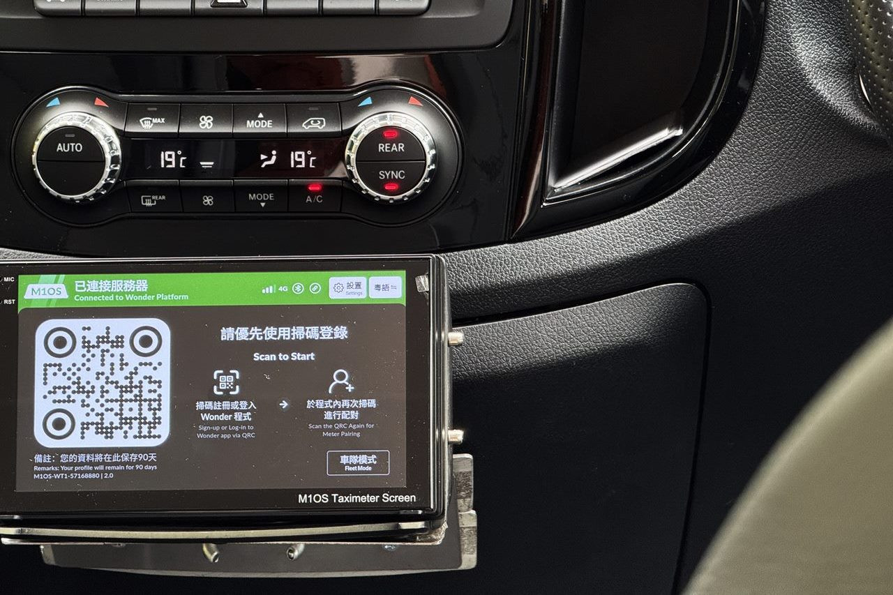 平治eVito Taxi - 香港首款電動輪椅的士