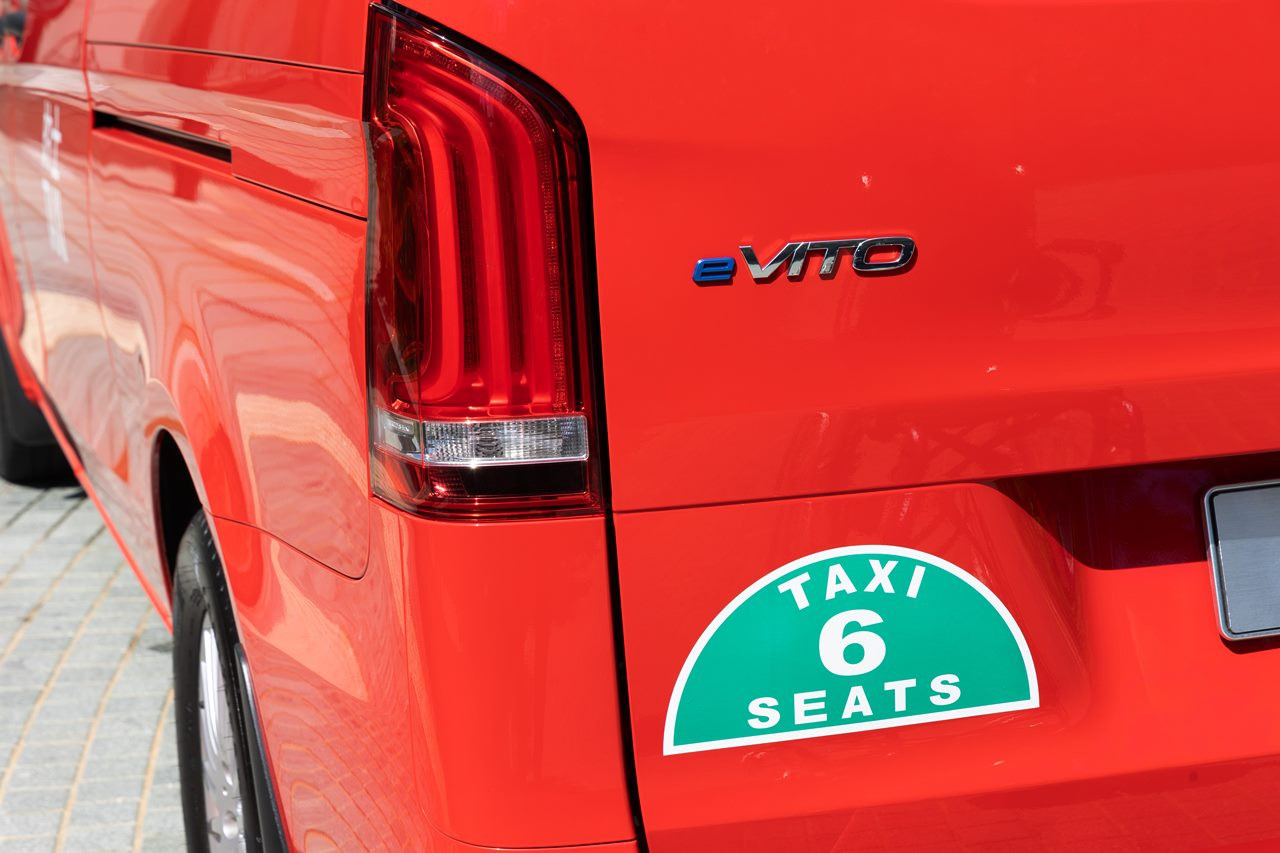 平治eVito Taxi - 香港首款電動輪椅的士