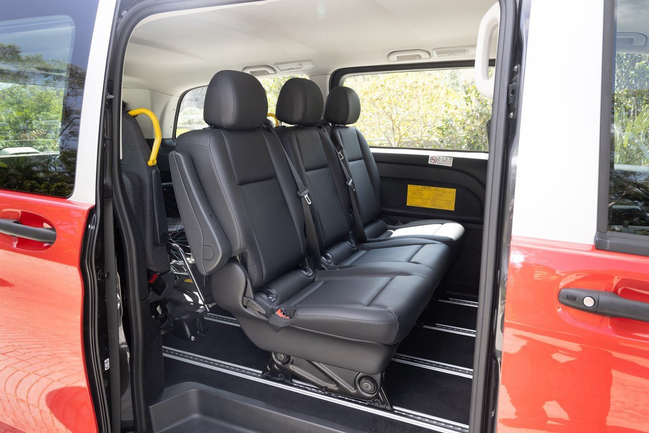 平治eVito Taxi - 香港首款電動輪椅的士