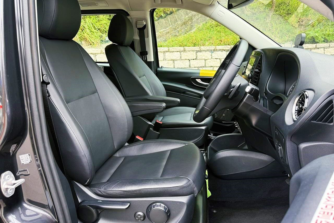 平治eVito Taxi - 香港首款電動輪椅的士