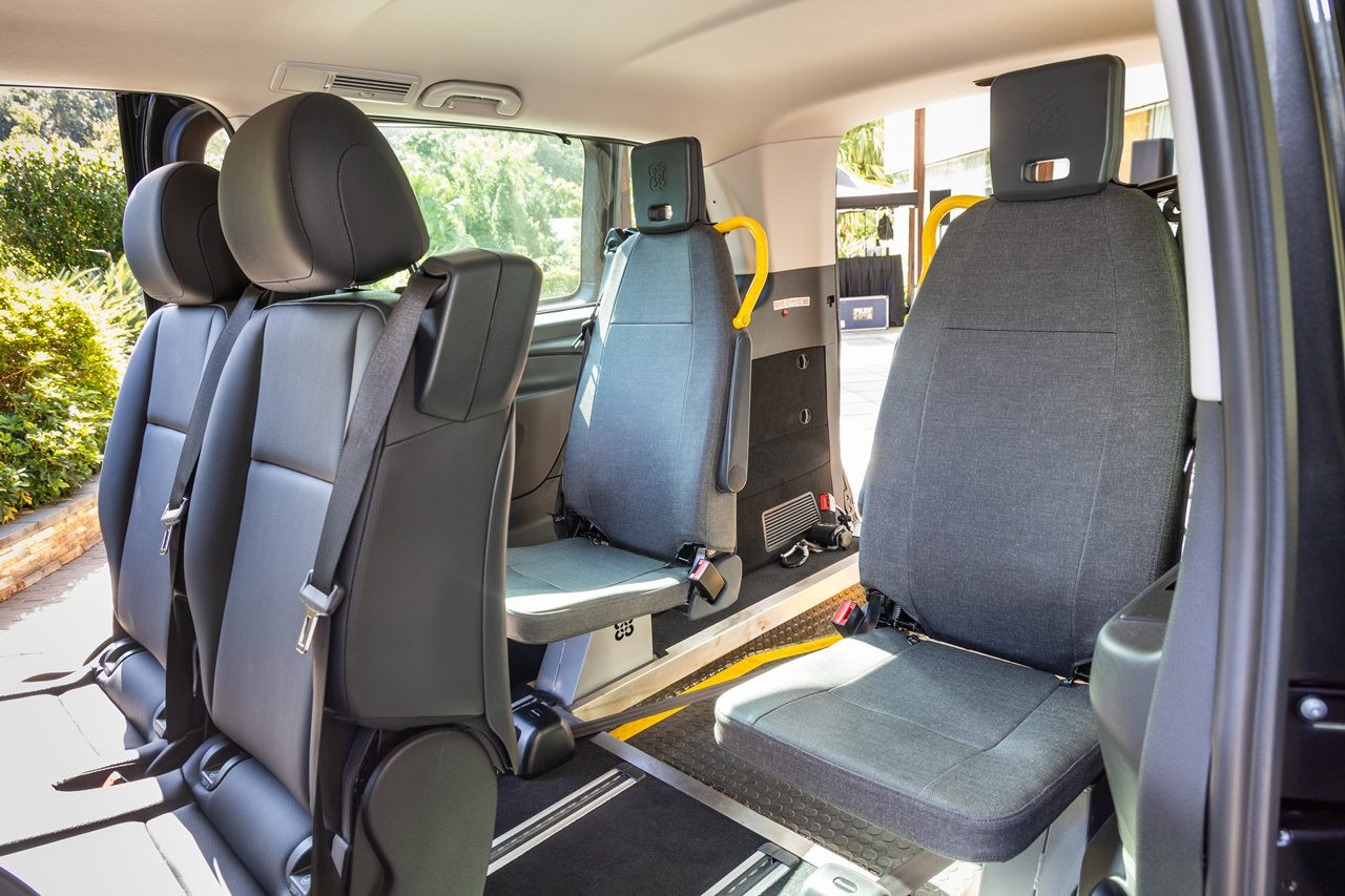 平治eVito Taxi - 香港首款電動輪椅的士