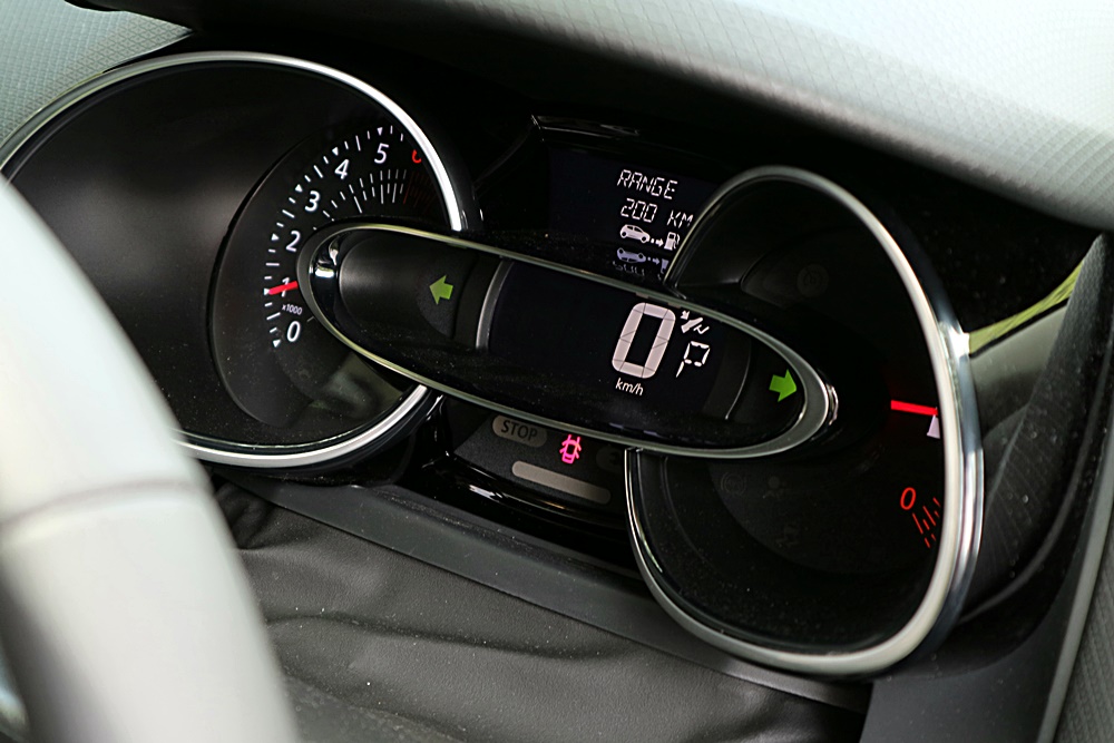 平玩法式掀背 Renault Clio