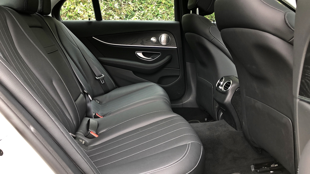 年輕中產口味 Mercedes-Benz E 200 AMG Line