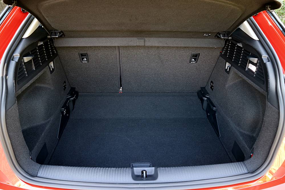 後現代 Audi Q2 35 TFSI