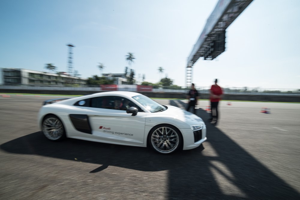 從極限中學習駕駛技巧