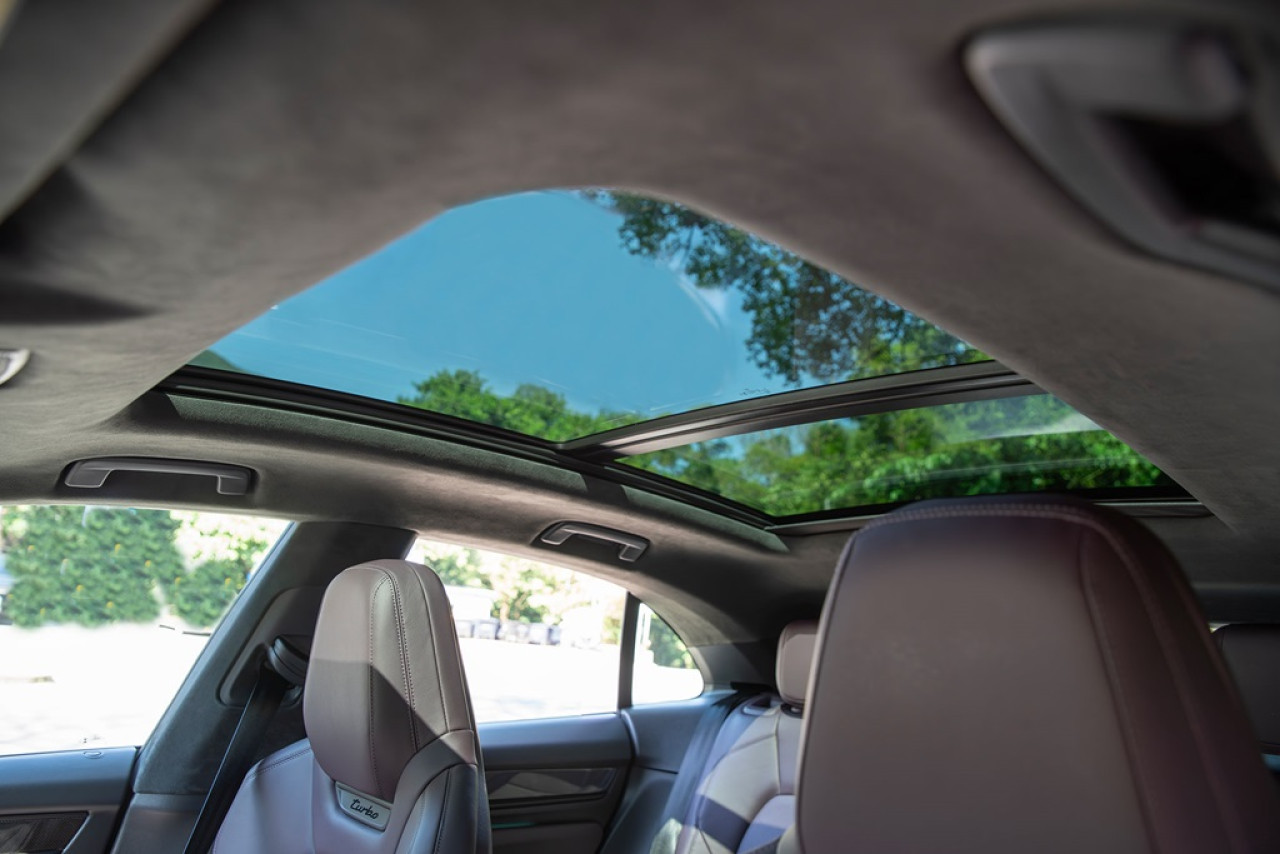 快狠準 Porsche Macan Turbo Electric