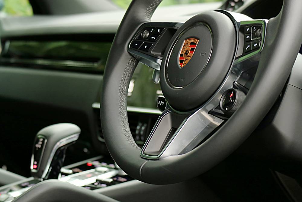 愈嚟愈似911 Porsche Cayenne S