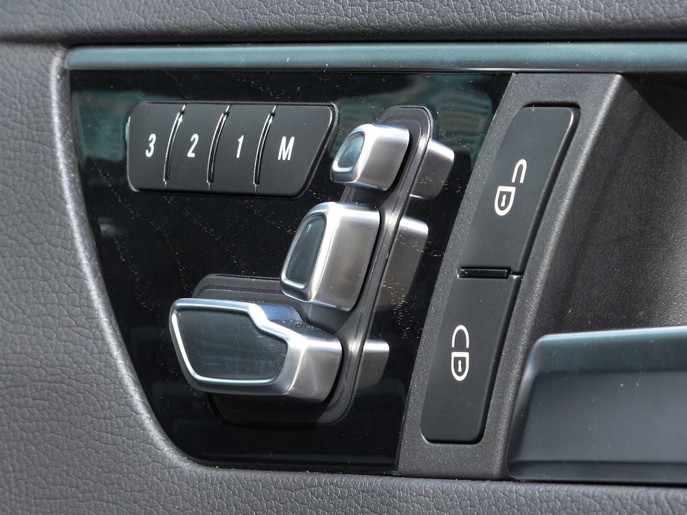 抵玩轎跑Mercedes-Benz E 250 Coupé