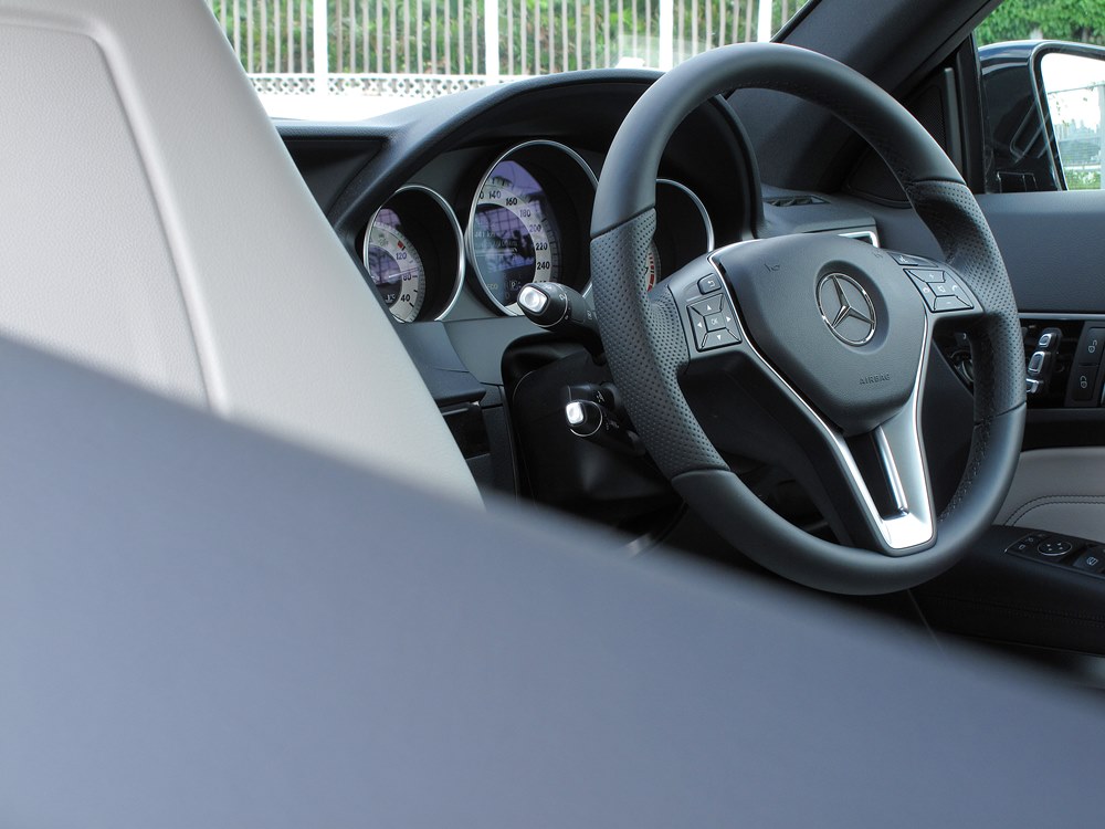 抵玩轎跑Mercedes-Benz E 250 Coupé