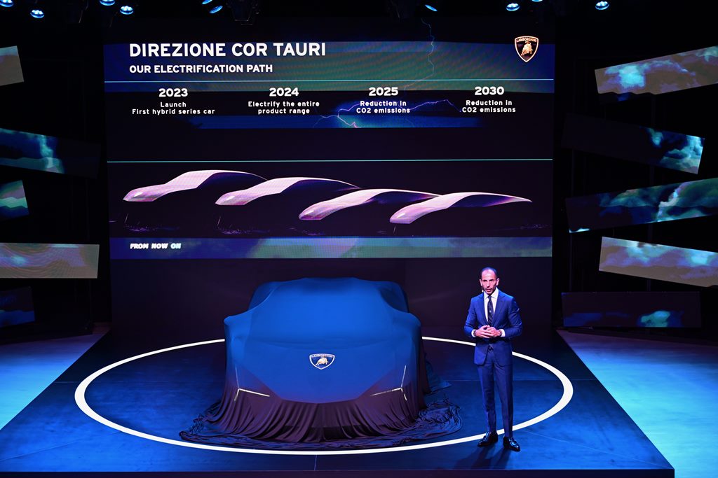 插電狂牛 Lamborghini Revuelto