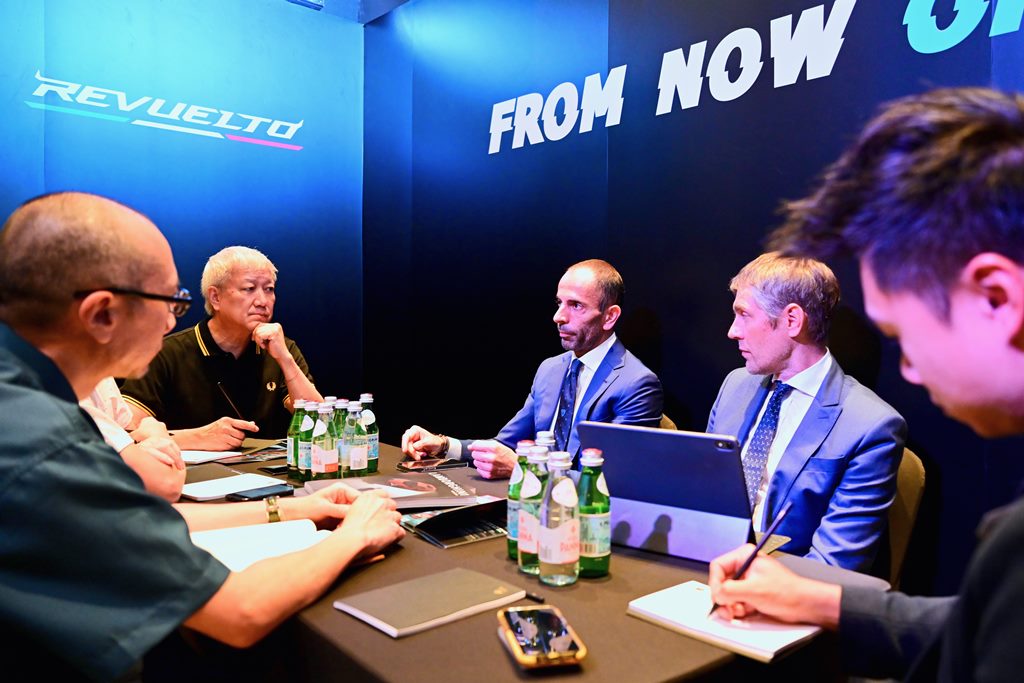 插電狂牛 Lamborghini Revuelto