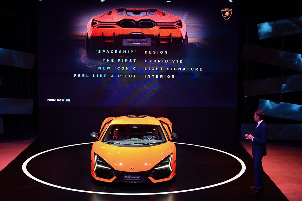 插電狂牛 Lamborghini Revuelto